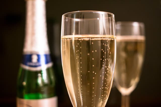 Brut vs Extra Dry